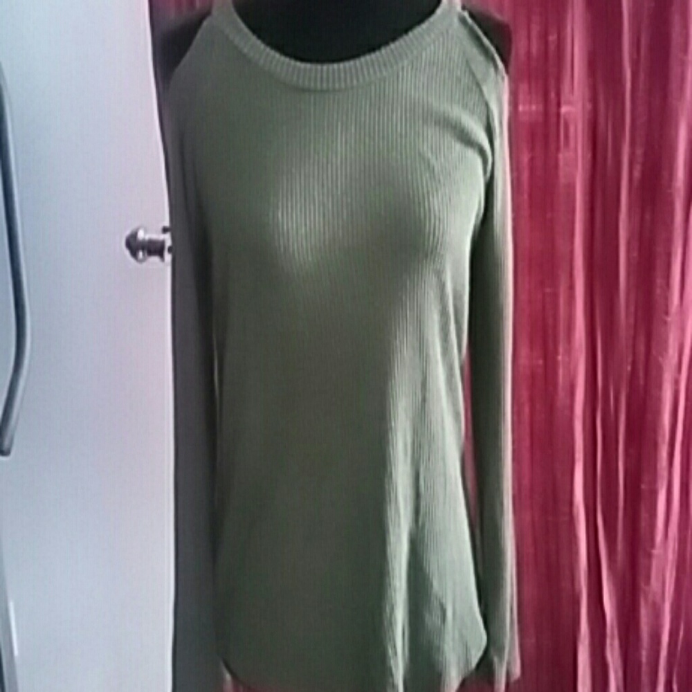 Ribbed cold shoulder sweater